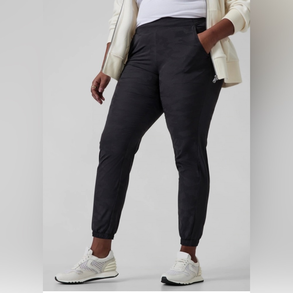 Athleta Black Camo Lined Brooklyn Jogger Commute Travel Pant - Size 16